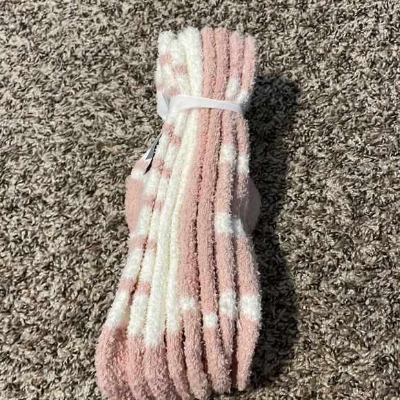 FOUR PAIRS OF FUZZY PINK SOCKS - Picture 2 of 2